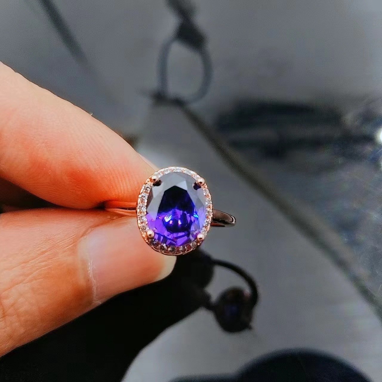 Zircon live ring